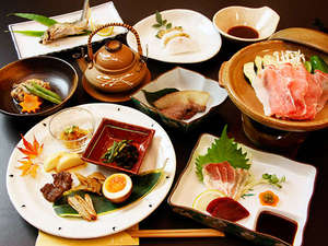 旬の食材を使った里山料理が並びます!
