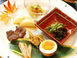 当館周辺の山や畑で採れた食材を中心に!お料理の一例≪里の前菜≫